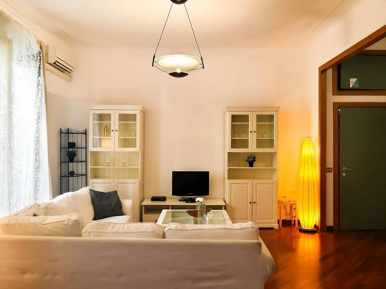Joivy 1 Bedroom Apt Next To Piazza Leonardo Da Vinci Milán Apartmán